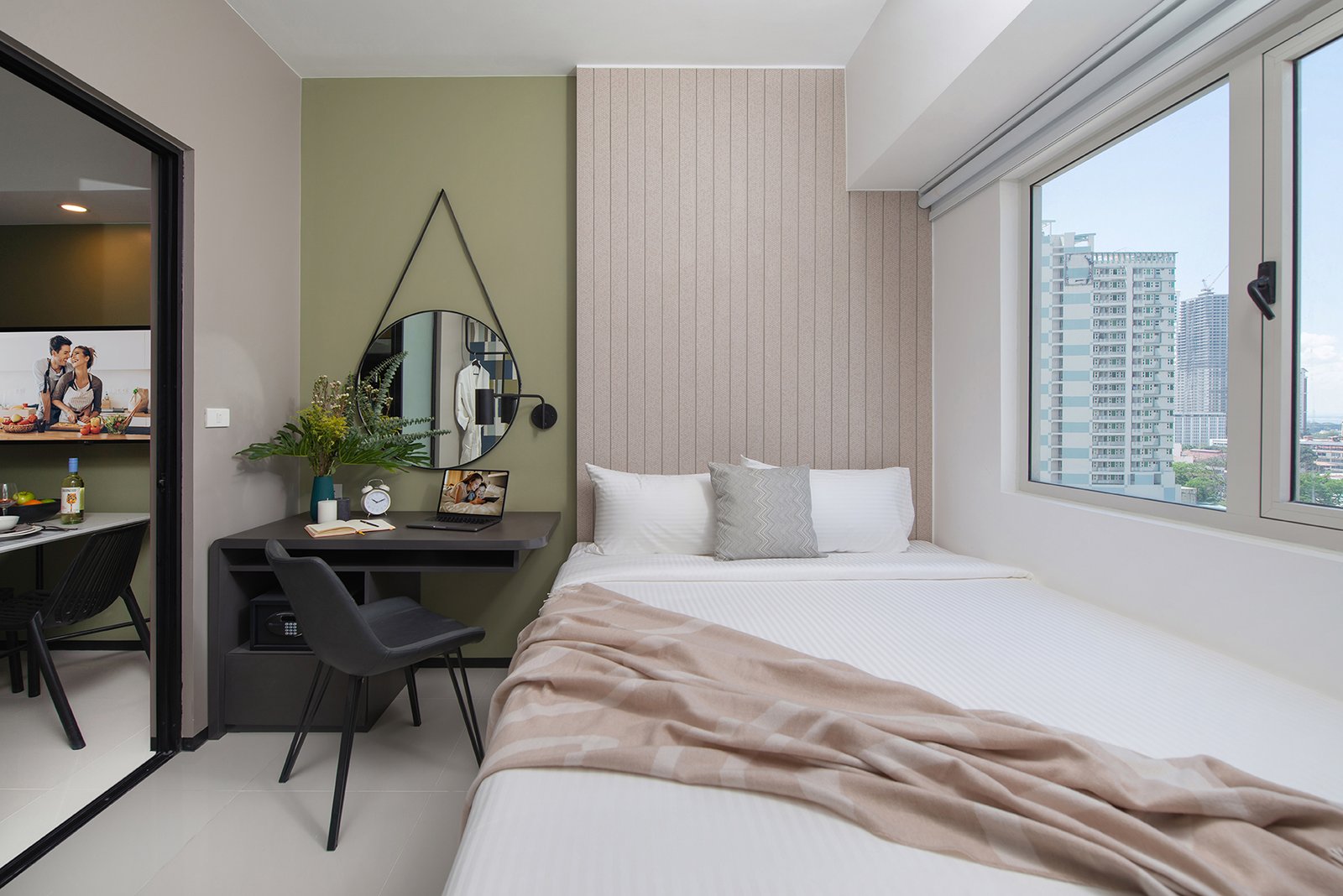 SR_Philippines_Manila_The-Suites-at-TLM_1BR-Dlx_Bedroom-01-HR